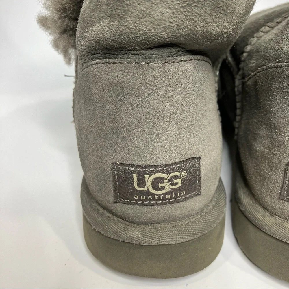 UGG Bailey Button gray suede‎ boots size 8
